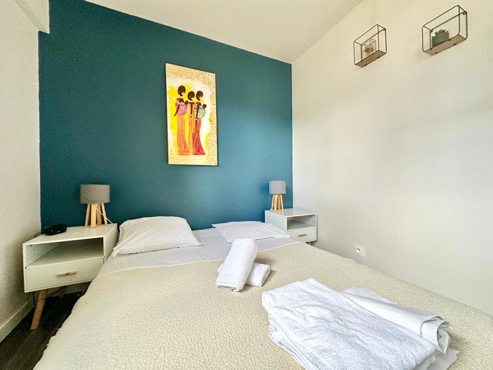 Le Peri T2 Entierement Renove Avec Balcon