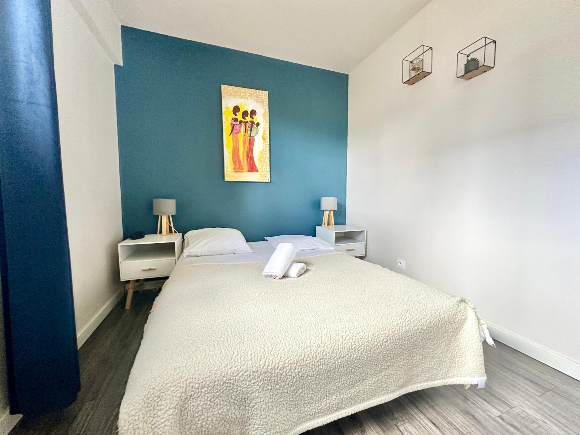 Appartement Le Peri T2 Entierement Renove Avec Balcon *