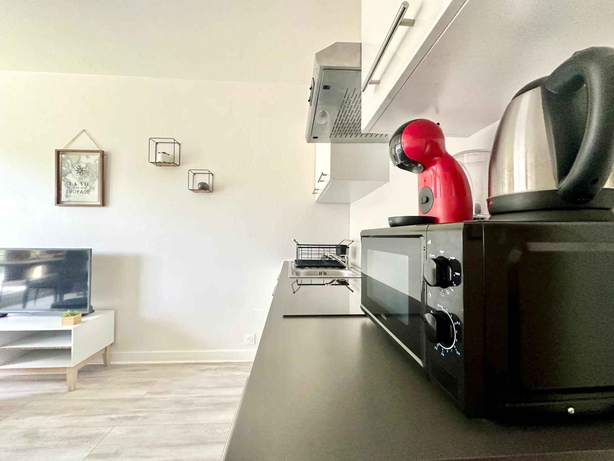 Appartement Le Peri T2 Entierement Renove Avec Balcon *